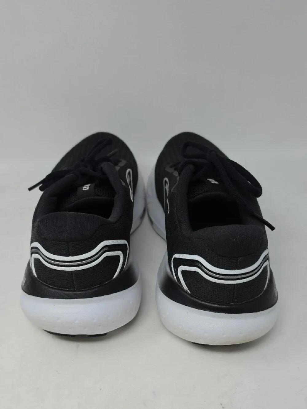 Brooks Glycerin Black and White Women's Athletic Running Shoes Size 8.5